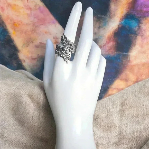 🆕Boho Style Adjustable Olive Leaf Ring 🌿 Antique Silver Finish Fits Sizes 6-9 - Picture 7 of 14
